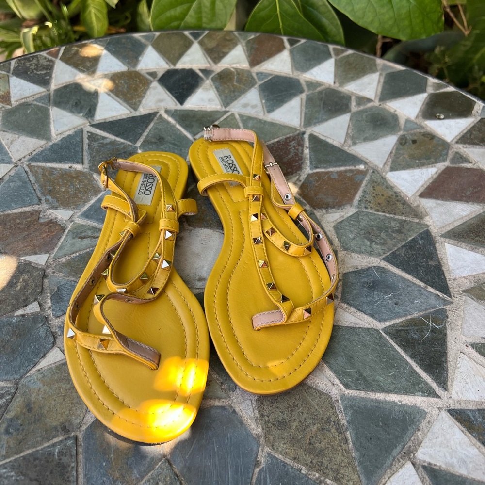 Rosso brunello 36 Trendy Yellow Studded Sandals